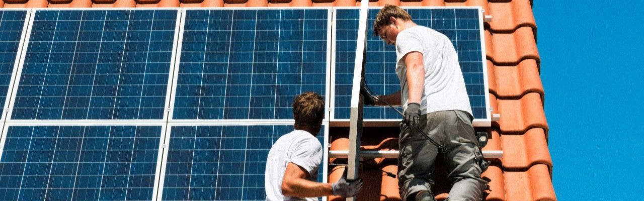 Panouri solare: cum se montează, cât costă și ce trebuie să știi înainte să investești
